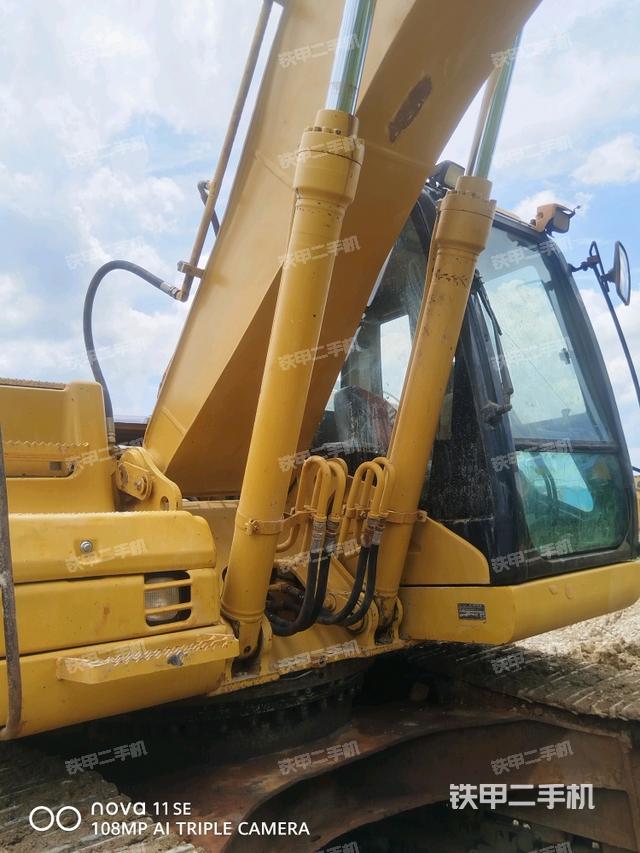 大臂油缸整體?豎拍(工作和回轉(zhuǎn)裝置) 大臂油缸整體?豎拍(工作和回轉(zhuǎn)裝置)