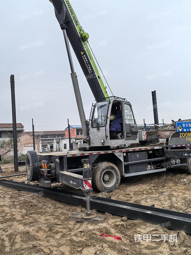 整機(jī)右后45°(設(shè)備外觀及核心部件) 整機(jī)右后45°(設(shè)備外觀及核心部件)