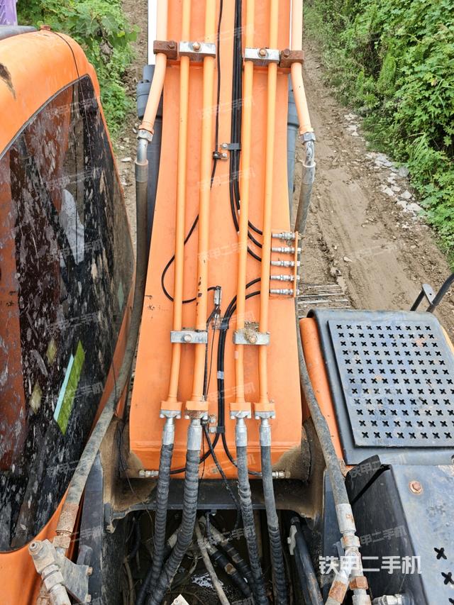 大臂油缸整體?豎拍（工作和回轉(zhuǎn)裝置）