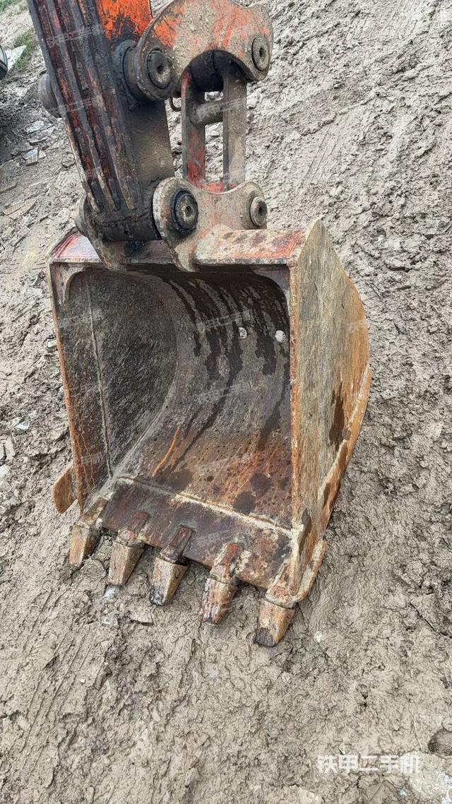 鏟斗45度(工作和回轉(zhuǎn)裝置) 鏟斗45度(工作和回轉(zhuǎn)裝置)