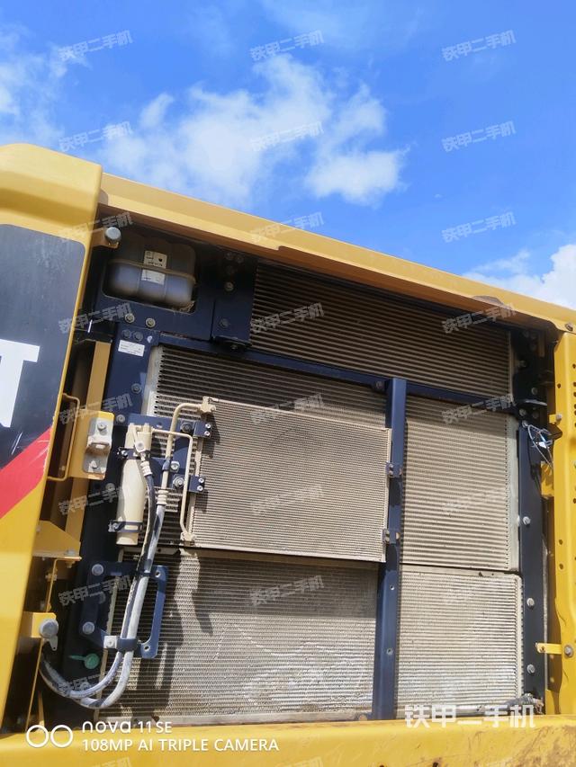 散熱器正面(大件艙室) 散熱器正面(大件艙室)