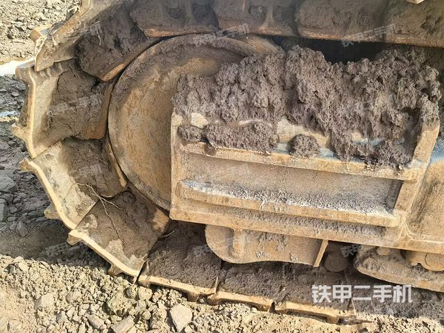 单侧履带整体(整机外观) 单侧履带整体(整机外观)