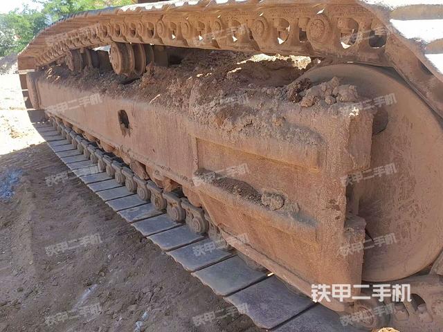 单侧履带整体(整机外观) 单侧履带整体(整机外观)