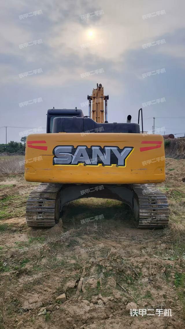 駕駛室頂部(整機(jī)外觀(guān)) 駕駛室頂部(整機(jī)外觀(guān))