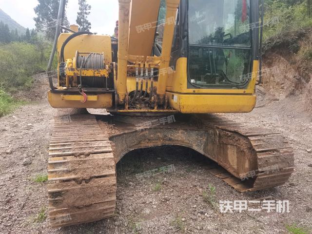 轉(zhuǎn)盤和下車架正前(工作和回轉(zhuǎn)裝置) 轉(zhuǎn)盤和下車架正前(工作和回轉(zhuǎn)裝置)