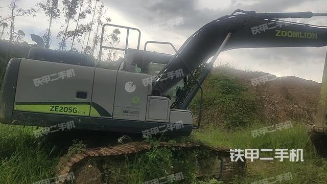 駕駛室頂部(整機(jī)外觀) 駕駛室頂部(整機(jī)外觀)