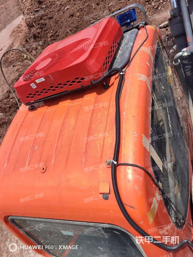 駕駛室頂部(整機(jī)外觀) 駕駛室頂部(整機(jī)外觀)