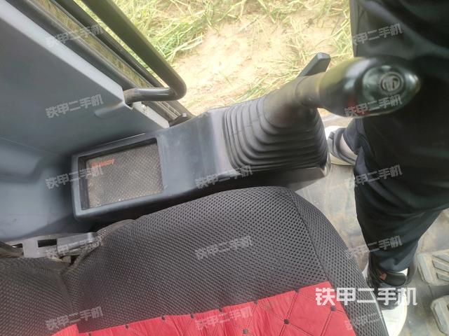 座椅左側(cè)控制臺/音響/含左手柄(駕駛室部分) 座椅左側(cè)控制臺/音響/含左手柄(駕駛室部分)