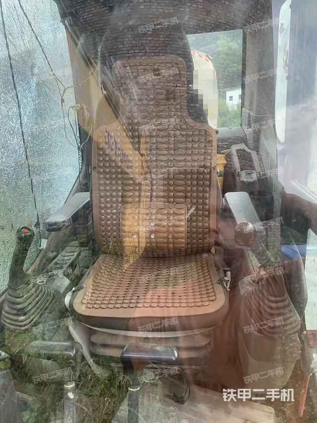 駕駛室整體(整機外觀) 駕駛室整體(整機外觀)