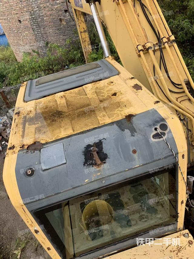 駕駛室頂部(整機外觀) 駕駛室頂部(整機外觀)