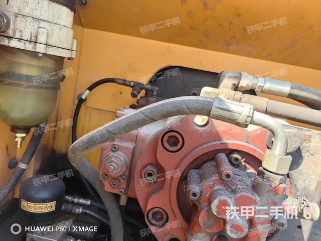 液压泵舱室正面整体(整机外观) 液压泵舱室正面整体(整机外观)