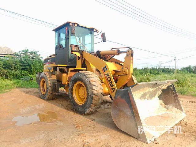 駕駛室操作臺(整機(jī)外觀及大件) 駕駛室操作臺(整機(jī)外觀及大件)