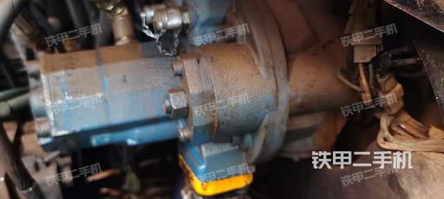 液壓泵艙室正面整體(整機外觀) 液壓泵艙室正面整體(整機外觀)