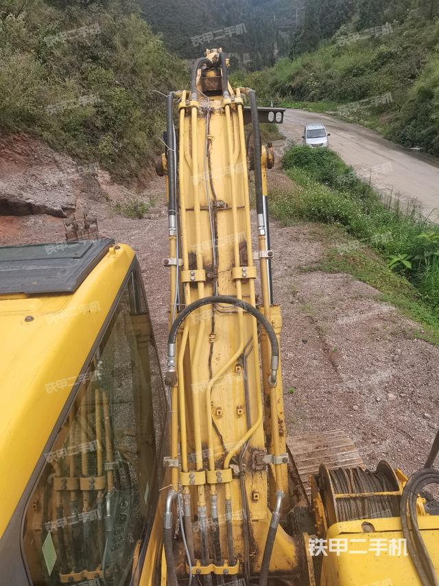 大臂背部俯視(工作和回轉(zhuǎn)裝置) 大臂背部俯視(工作和回轉(zhuǎn)裝置)