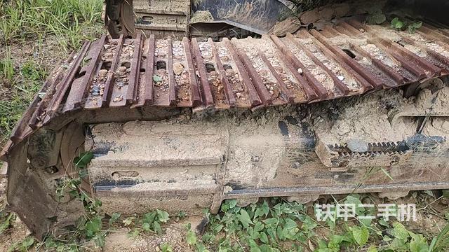 單側(cè)履帶整體(整機(jī)外觀) 單側(cè)履帶整體(整機(jī)外觀)