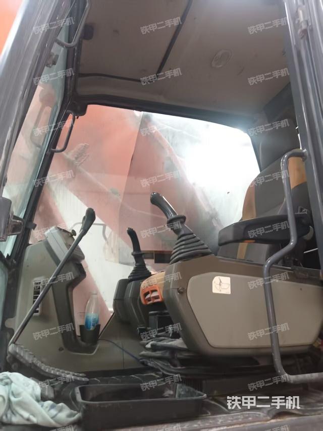 駕駛室整體(整機外觀) 駕駛室整體(整機外觀)