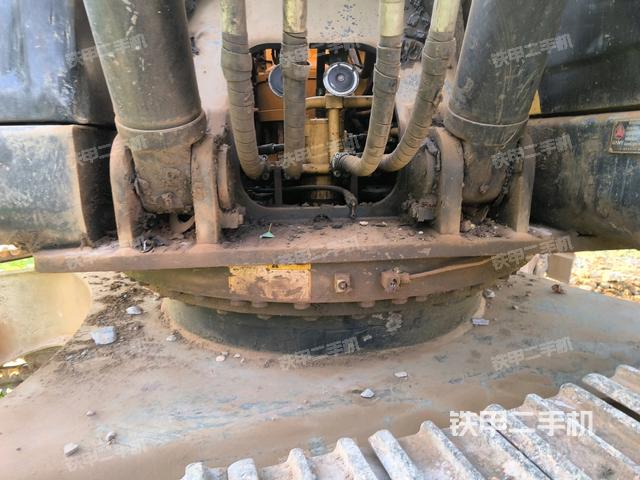 大臂根部?斜視(工作和回轉裝置) 大臂根部?斜視(工作和回轉裝置)