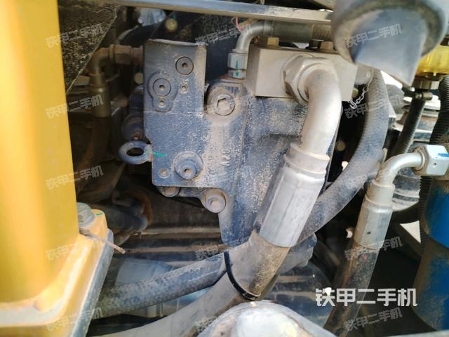 液压泵舱室正面整体(整机外观) 液压泵舱室正面整体(整机外观)