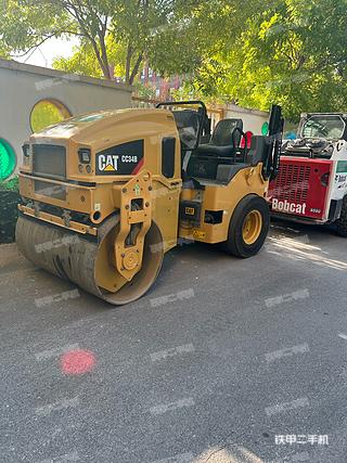 卡特彼勒CB34压路机实拍图片