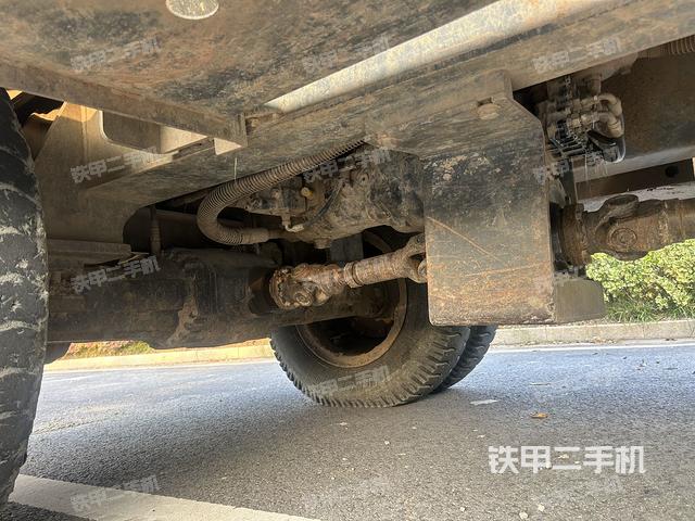 單側(cè)履帶整體(整機(jī)外觀) 單側(cè)履帶整體(整機(jī)外觀)