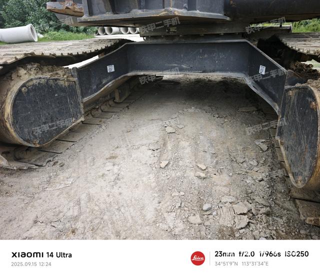 單側(cè)履帶整體(整機外觀) 單側(cè)履帶整體(整機外觀)