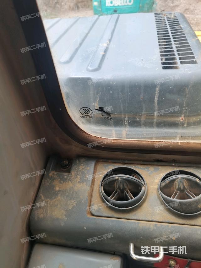 后窗玻璃角標(biāo)(駕駛室部分) 后窗玻璃角標(biāo)(駕駛室部分)