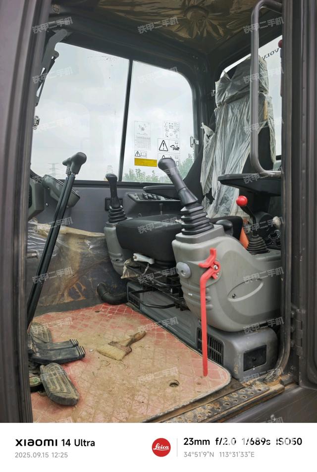 駕駛室整體(整機外觀) 駕駛室整體(整機外觀)