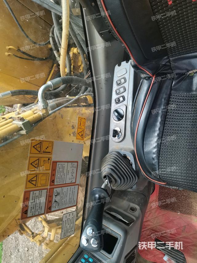 座椅右側(cè)控制臺(tái)/鑰匙門/油門/含右手柄(駕駛室部分) 座椅右側(cè)控制臺(tái)/鑰匙門/油門/含右手柄(駕駛室部分)