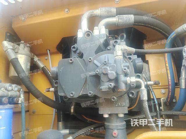 液壓泵艙室正面整體(整機(jī)外觀) 液壓泵艙室正面整體(整機(jī)外觀)