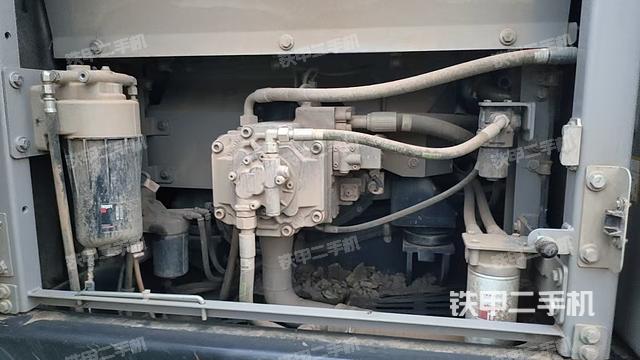 液壓泵艙室正面整體(整機(jī)外觀) 液壓泵艙室正面整體(整機(jī)外觀)