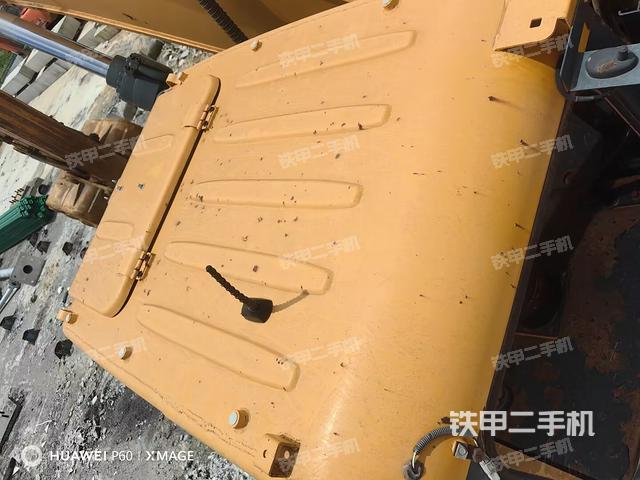 驾驶室顶部(整机外观) 驾驶室顶部(整机外观)