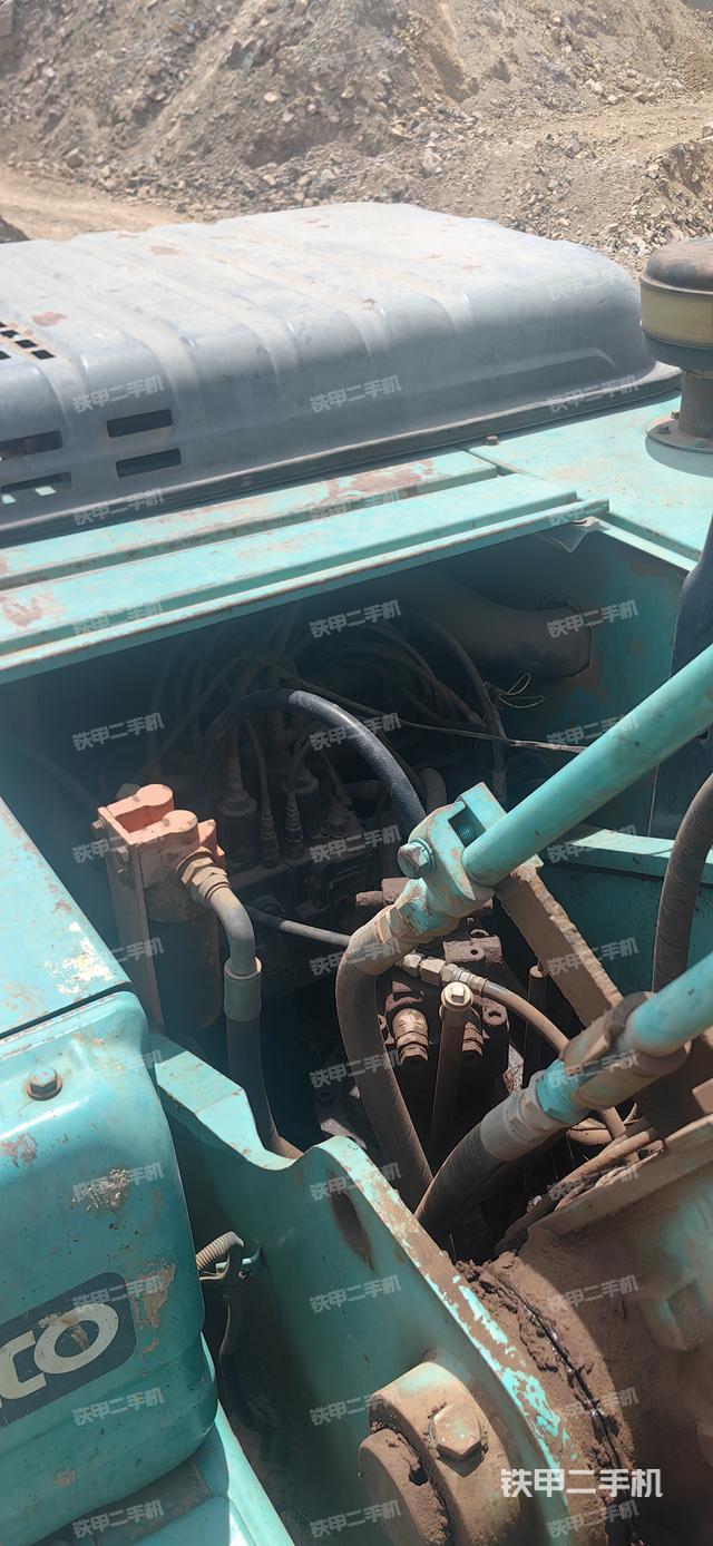 回轉(zhuǎn)馬達和主控閥（整機外觀）