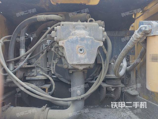 液壓泵艙室正面整體(整機(jī)外觀) 液壓泵艙室正面整體(整機(jī)外觀)