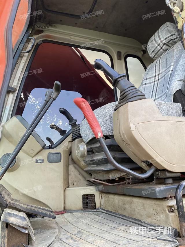 驾驶室整体(整机外观) 驾驶室整体(整机外观)