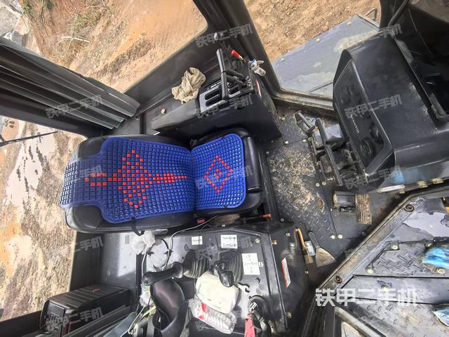 駕駛室操作臺(設(shè)備外觀及核心部件) 駕駛室操作臺(設(shè)備外觀及核心部件)