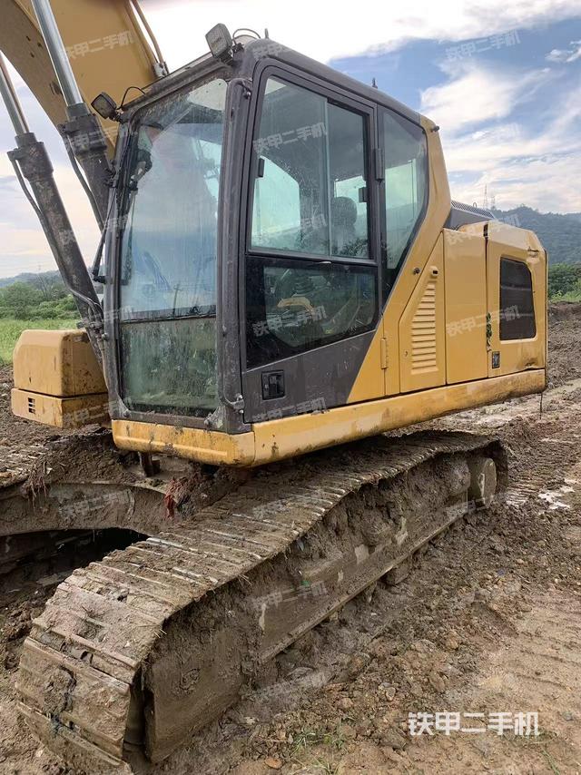 雷沃重工FR215E2挖掘機