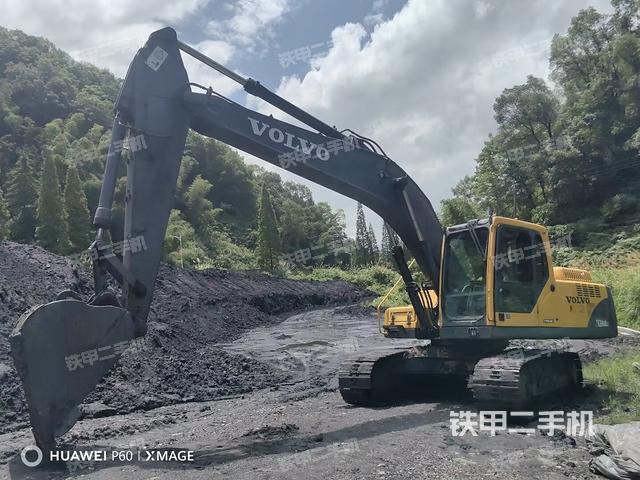 沃尔沃EC210B挖掘机
