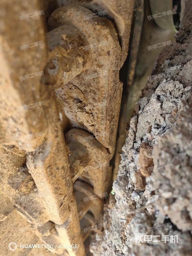 单侧履带整体(整机外观) 单侧履带整体(整机外观)