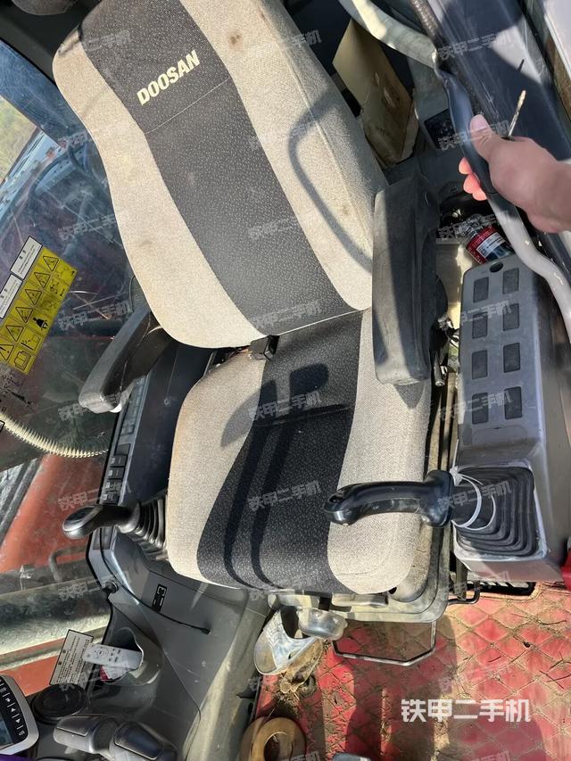 駕駛室整體（整機外觀）