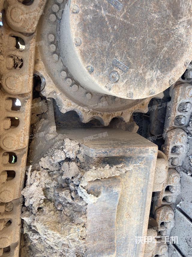 單側(cè)履帶整體(整機(jī)外觀) 單側(cè)履帶整體(整機(jī)外觀)