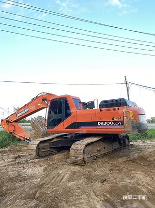 斗山DH300LC-7挖掘机实拍图片