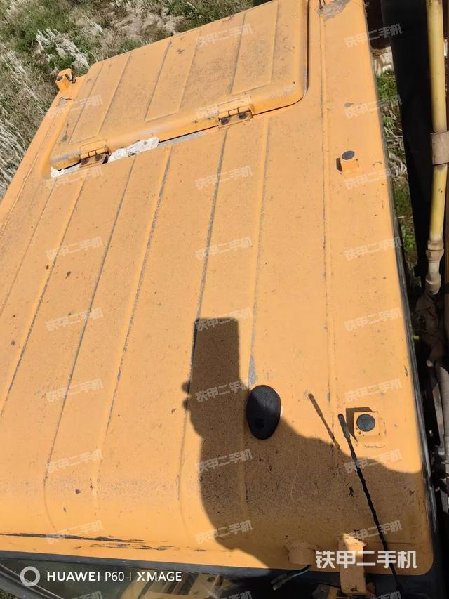 驾驶室顶部(整机外观) 驾驶室顶部(整机外观)