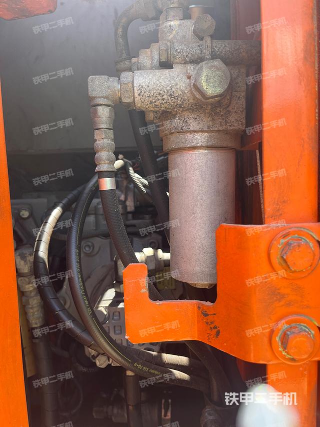 液壓泵艙室正面整體(整機(jī)外觀) 液壓泵艙室正面整體(整機(jī)外觀)