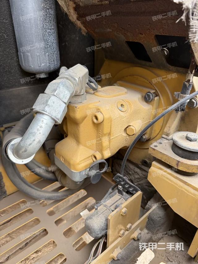 液壓泵艙室正面整體(整機(jī)外觀) 液壓泵艙室正面整體(整機(jī)外觀)