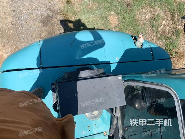 回轉(zhuǎn)馬達和主控閥(整機外觀) 回轉(zhuǎn)馬達和主控閥(整機外觀)