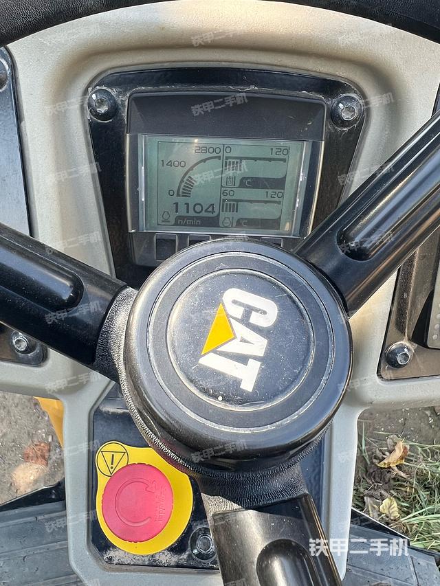 駕駛室操作臺(設(shè)備外觀及核心部件) 駕駛室操作臺(設(shè)備外觀及核心部件)