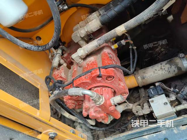 液壓泵艙室正面整體（整機(jī)外觀）