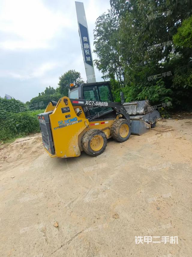 徐工XC7-SV12滑移装载机