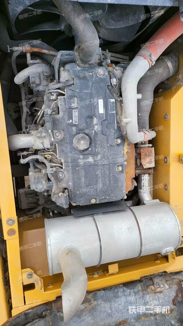 發(fā)動(dòng)機(jī)整體俯視(整機(jī)外觀(guān)) 發(fā)動(dòng)機(jī)整體俯視(整機(jī)外觀(guān))