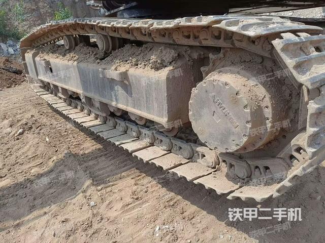 单侧履带整体(整机外观) 单侧履带整体(整机外观)